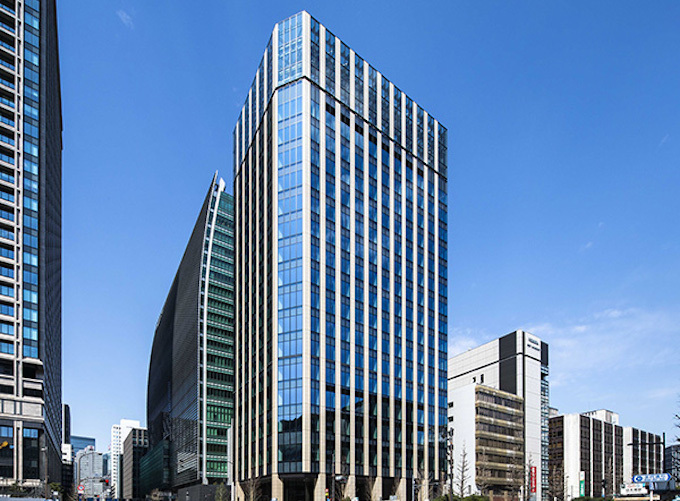 Exterior: A dazzling high-grade building with glass facade situated on the intersection of Eitai Dori and Showa Dori.